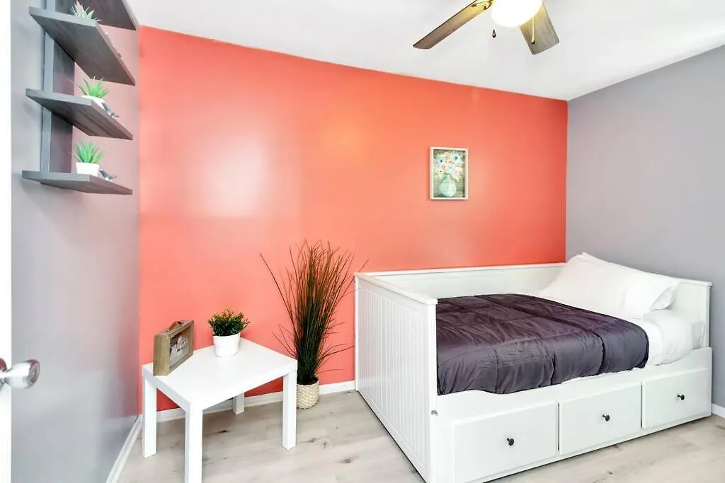 Cozy Bungalow With Patio & Grill, Private And Location Tampa Holiday home
