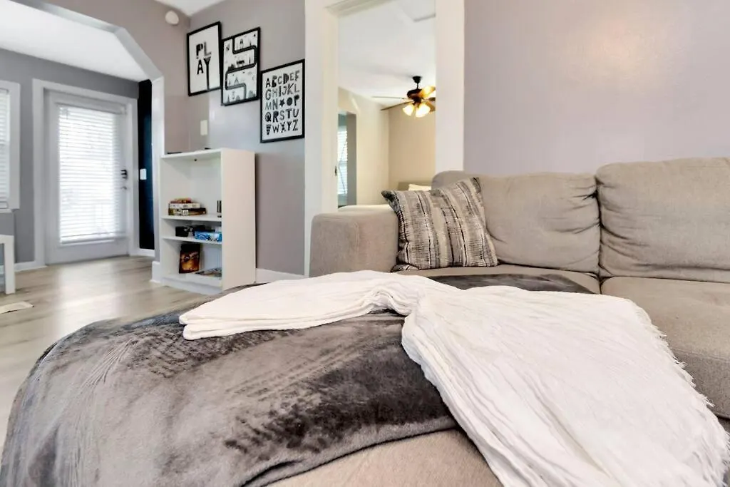 Cozy Bungalow With Patio & Grill, Private And Location Tampa