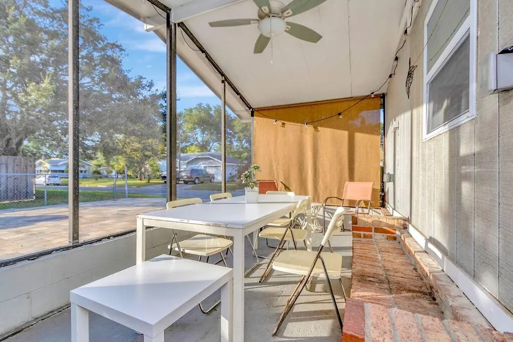Holiday home Cozy Bungalow With Patio & Grill, Private And Location Tampa