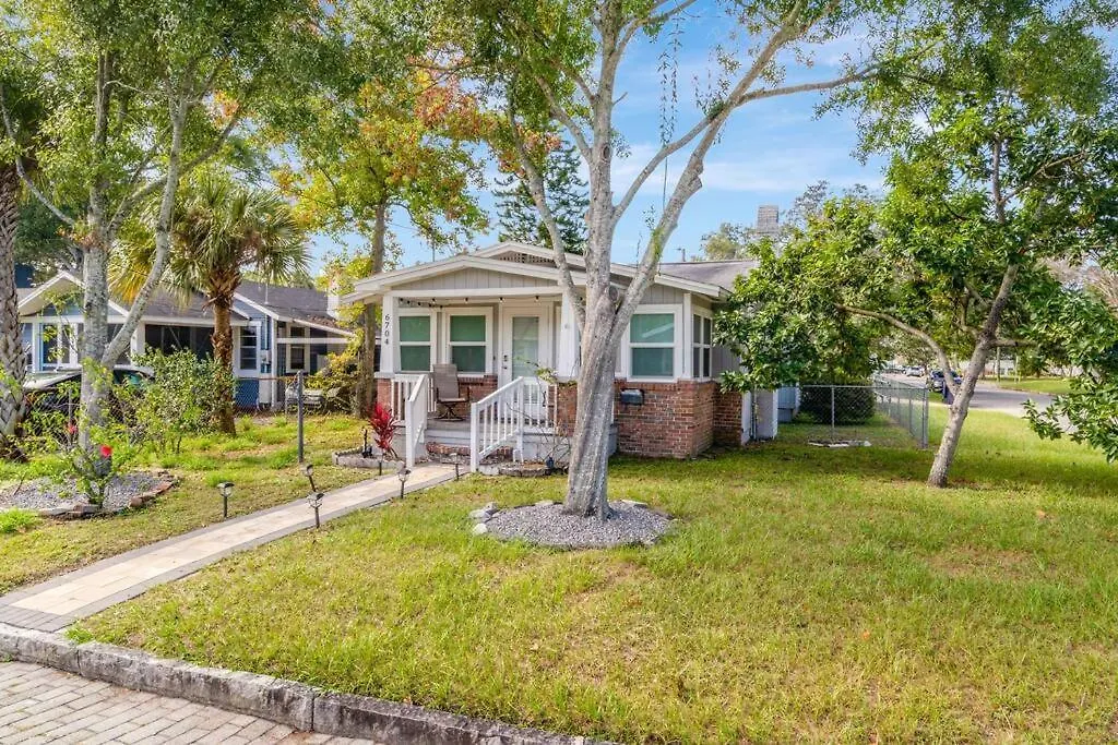 Cozy Bungalow With Patio & Grill, Private And Location Tampa United States